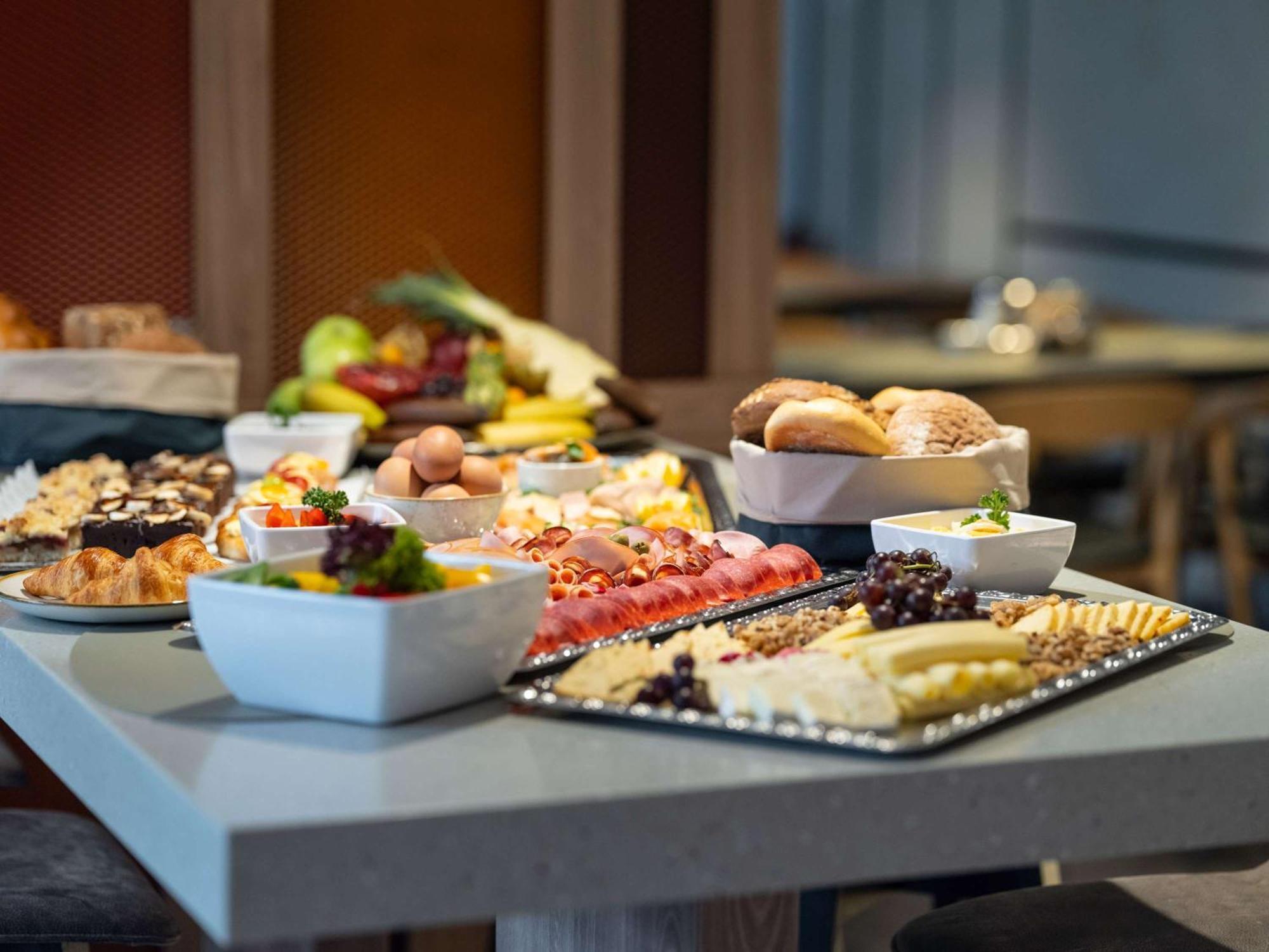 Hotel Novotel Donau 4*